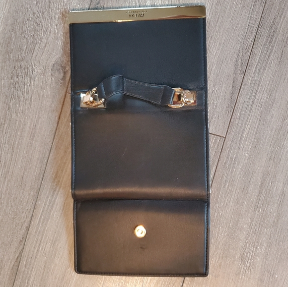 Guess Black and White Crossbody/Clutch Bag with detachable strap. - Picture 12 of 14